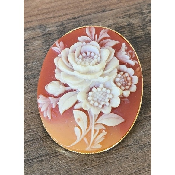 Estate Jewelry - Vintage Cameo Style Floral Brooch Pin Beautiful Estate Piece Oval Gold-Tone Base